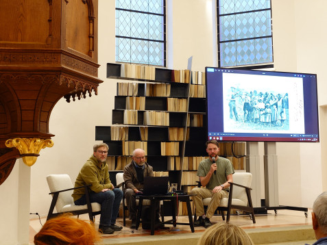 Beseda v Červeném kostele